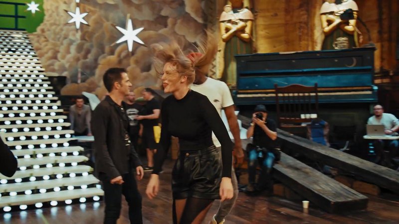 Taylor Swift — Cats - A Look Inside (Screen Captures) — photo 39