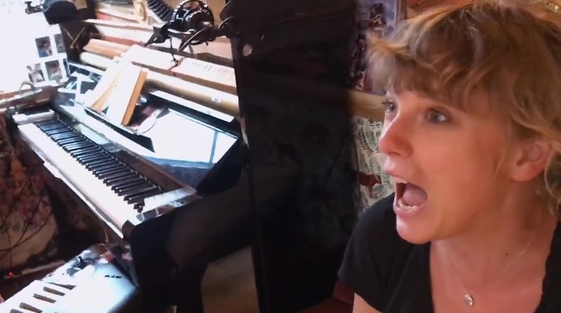 Taylor Swift — Screen Captures — photo 274