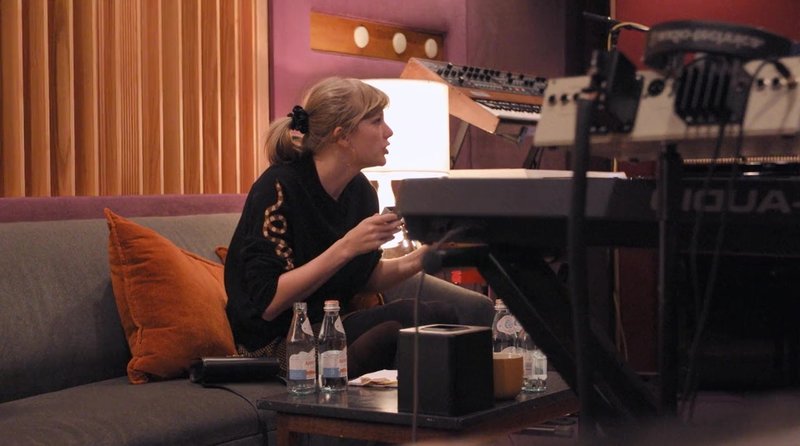 Taylor Swift — Screen Captures — photo 319