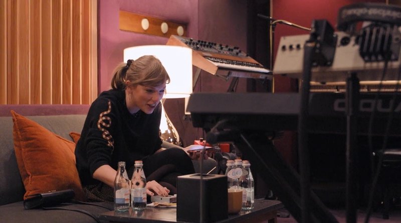 Taylor Swift — Screen Captures — photo 320