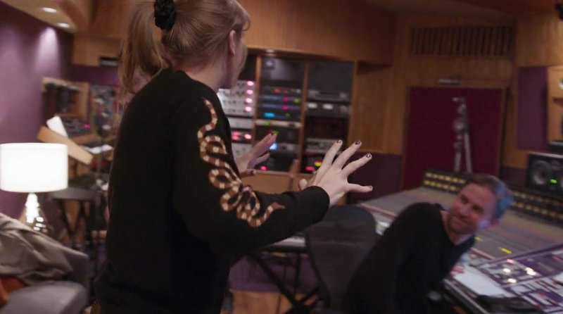 Taylor Swift — Screen Captures — photo 326