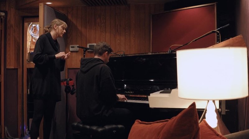 Taylor Swift — Screen Captures — photo 377