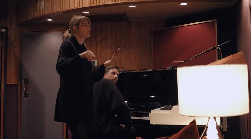 Taylor Swift — Screen Captures — photo 382