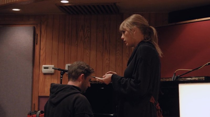 Taylor Swift — Screen Captures — photo 385