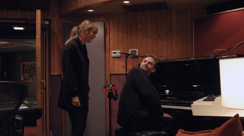 Taylor Swift — Screen Captures — photo 387