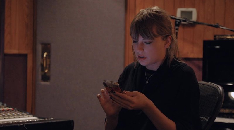 Taylor Swift — Screen Captures — photo 400