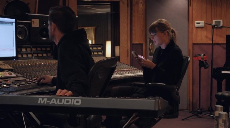 Taylor Swift — Screen Captures — photo 409