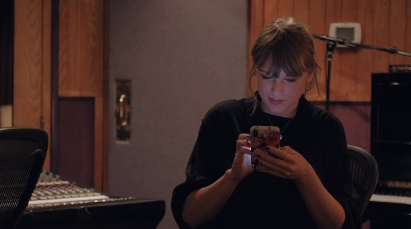 Taylor Swift — Screen Captures — photo 410