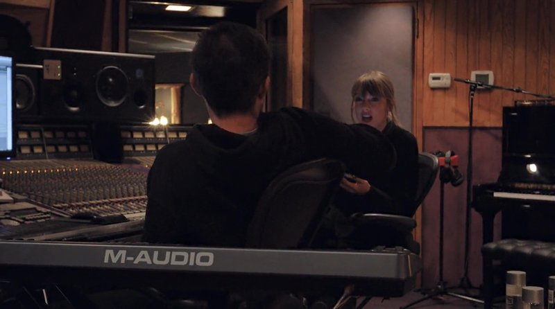 Taylor Swift — Screen Captures — photo 413