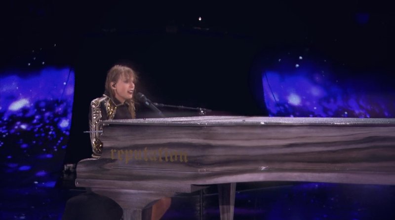 Taylor Swift — Screen Captures — photo 439