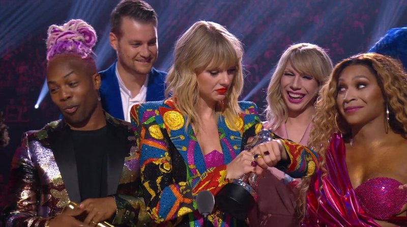 Taylor Swift — Screen Captures — photo 680