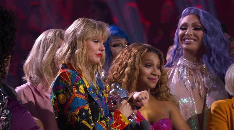 Taylor Swift — Screen Captures — photo 681