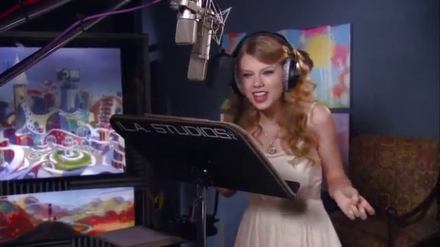 Taylor Swift — Behind the Scenes (Screen Captures) — photo 9