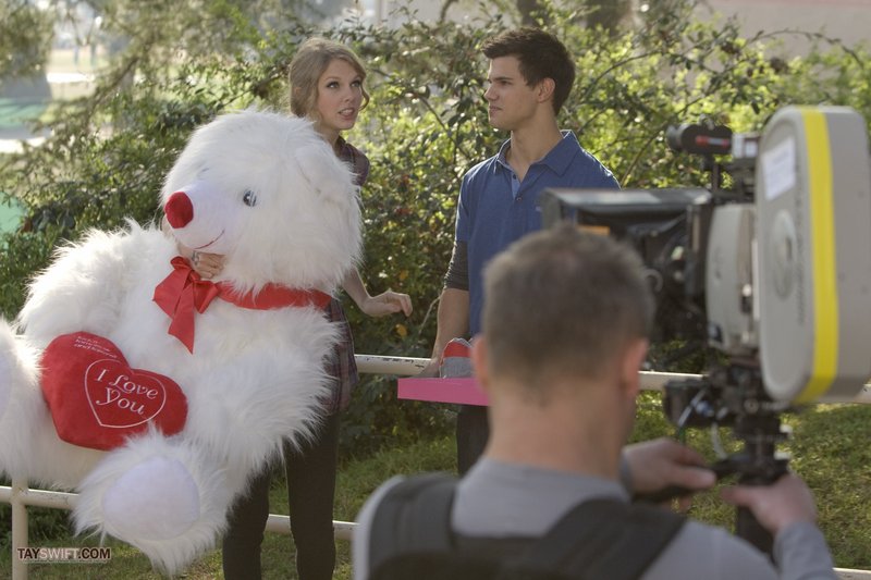 Taylor Swift — Behind the Scenes — photo 2
