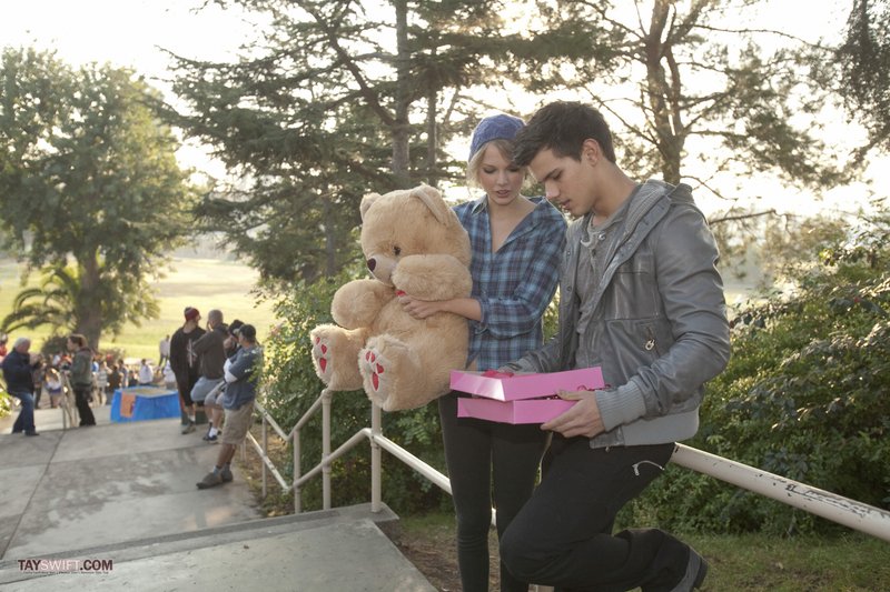 Taylor Swift — Behind the Scenes — photo 18