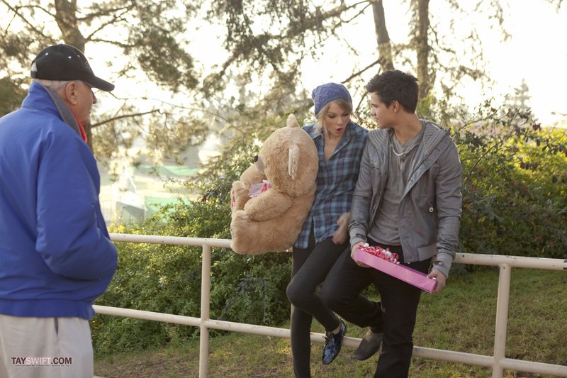 Taylor Swift — Behind the Scenes — photo 22
