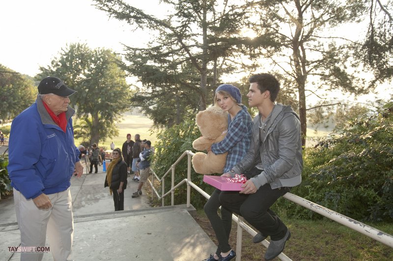 Taylor Swift — Behind the Scenes — photo 24