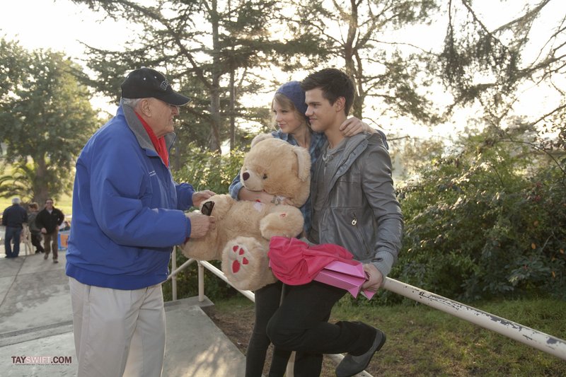 Taylor Swift — Behind the Scenes — photo 26