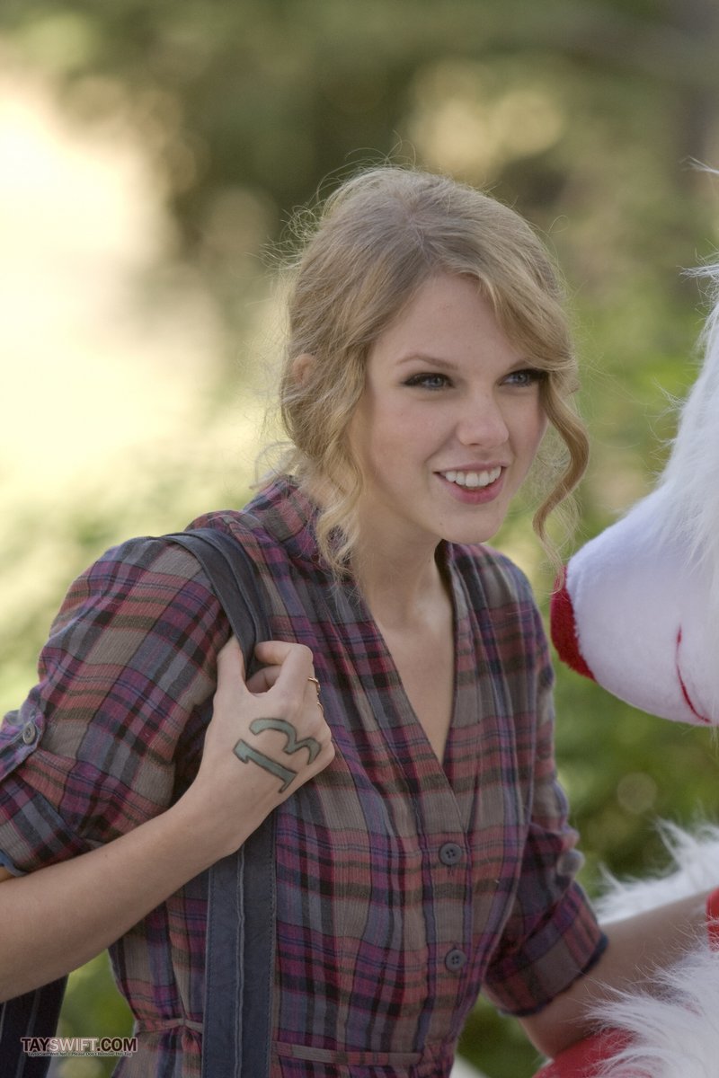 Taylor Swift — Stills — photo 29