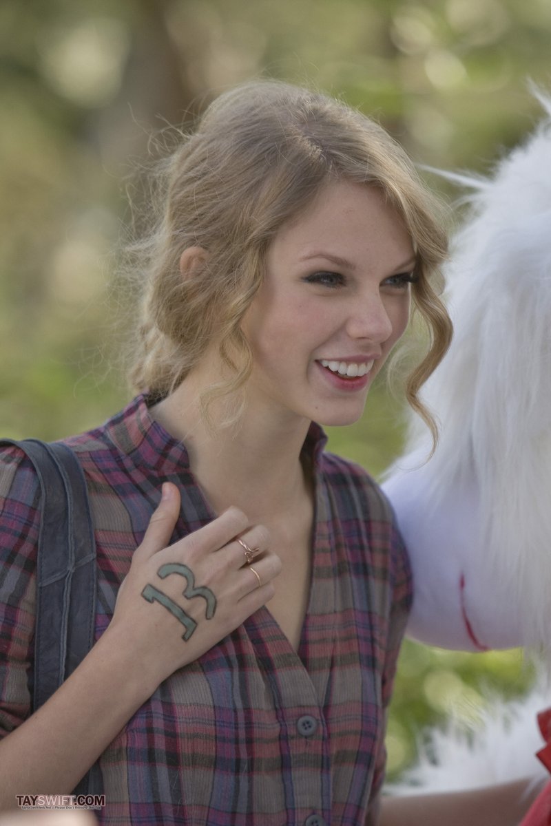 Taylor Swift — Stills — photo 32
