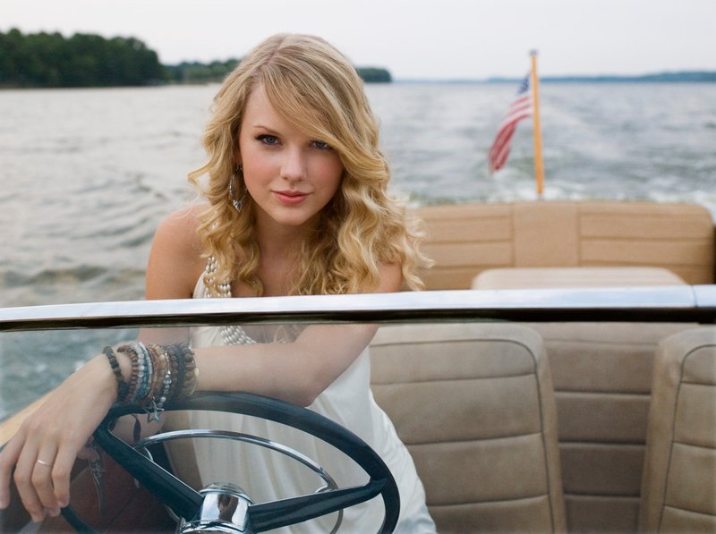 Taylor Swift — Abagail's Prom — photo 13