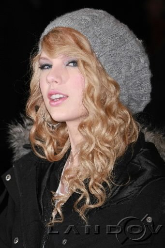 Taylor Swift — Abagail's Prom — photo 228