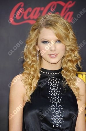 Taylor Swift — Abagail's Prom — photo 257