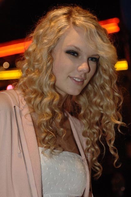 Taylor Swift — Abagail's Prom — photo 270