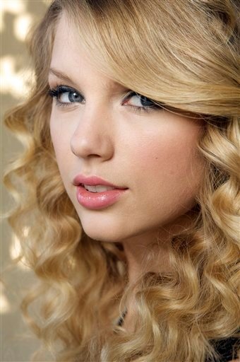 Taylor Swift — Abagail's Prom — photo 297