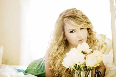 Taylor Swift — Abagail's Prom — photo 425