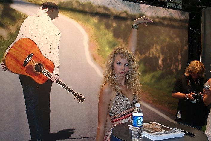 Taylor Swift — AMP 2004 — photo 399
