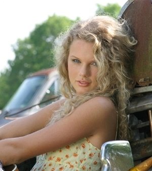Taylor Swift — At Creative Caffeine Studio — photo 125