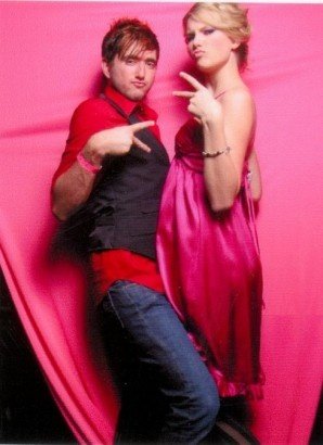 Taylor Swift — At Creative Caffeine Studio — photo 130