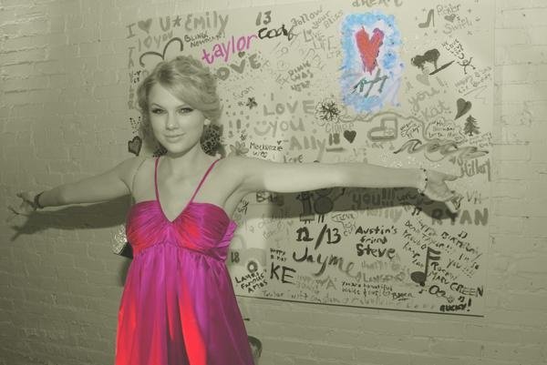 Taylor Swift — At Creative Caffeine Studio — photo 236