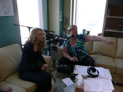 Taylor Swift — At Creative Caffeine Studio — photo 273