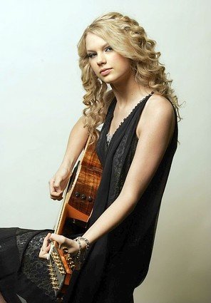 Taylor Swift — At Creative Caffeine Studio — photo 281