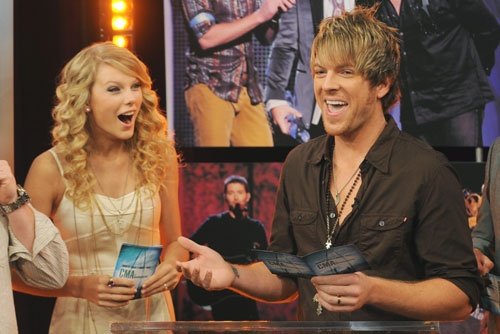 Taylor Swift — At Creative Caffeine Studio — photo 397