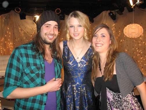 Taylor Swift — At Creative Caffeine Studio — photo 407