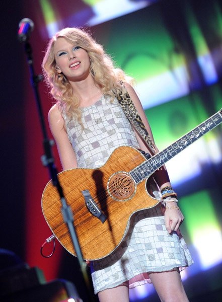 Taylor Swift — At Demi's TV show preimere — photo 386