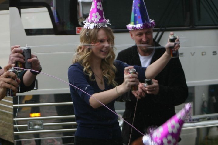 Taylor Swift — At her Brother's Birthday in Plant City — photo 3