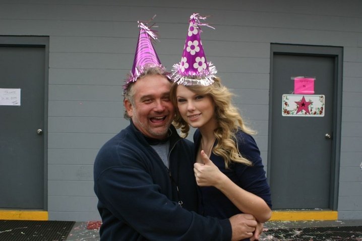 Taylor Swift — At her Brother's Birthday in Plant City — photo 9