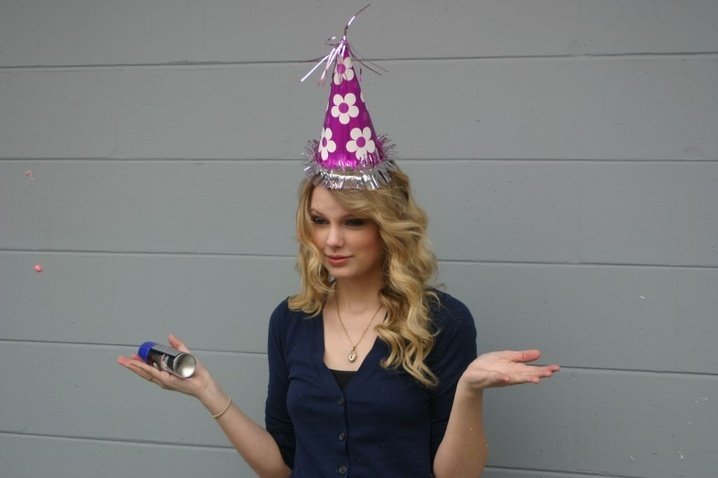 Taylor Swift — At her Brother's Birthday in Plant City — photo 11