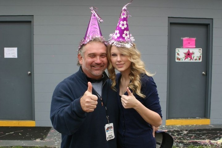 Taylor Swift — At her Brother's Birthday in Plant City — photo 19