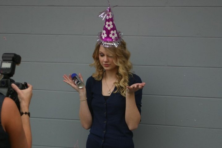 Taylor Swift — At her Brother's Birthday in Plant City — photo 22