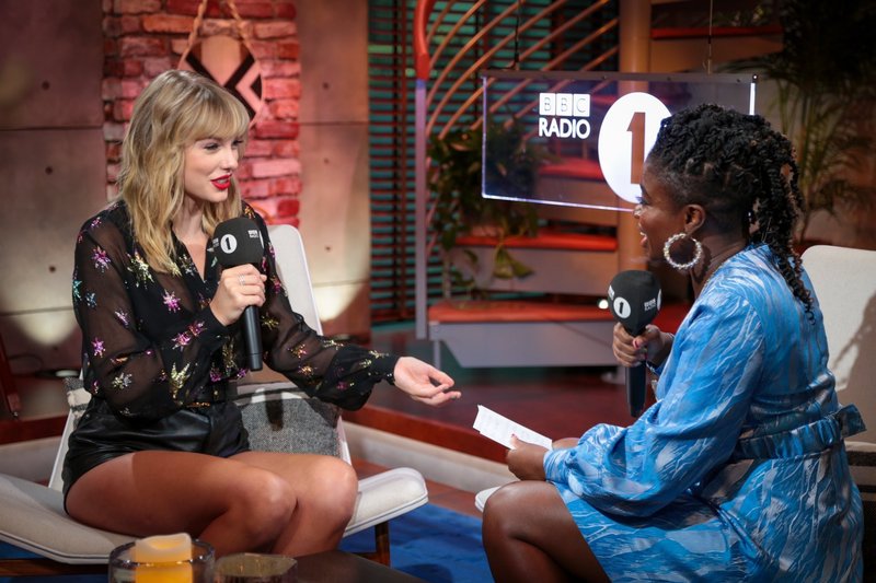 Taylor Swift — BBC's Radio 1 Live Lounge (September 2, 2019) — photo 2