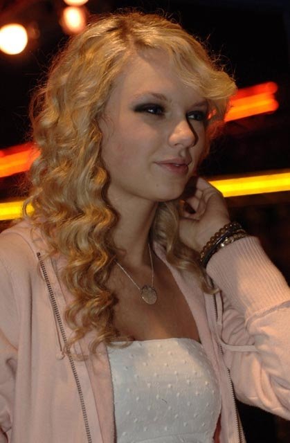 Taylor Swift — CMT photo Blog — photo 450