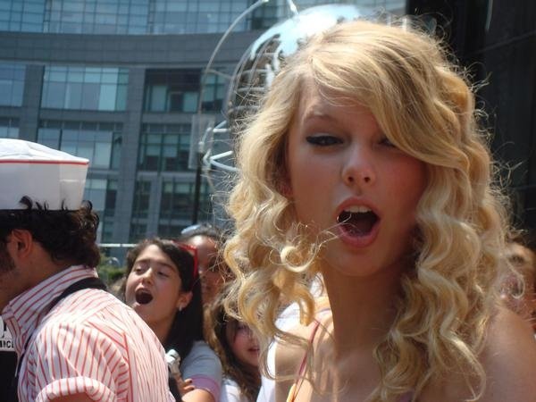 Taylor Swift — CMT photo Blog — photo 548