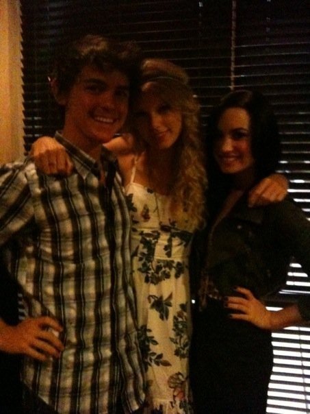 Taylor Swift — Miscellaneous — photo 8