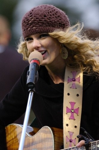 Taylor Swift — Reading Eagle Newspaper pictures — photo 11