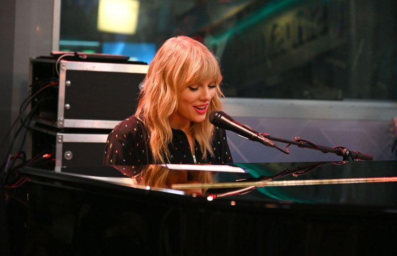 Taylor Swift — SiriusXM's Town Hall Special (August 23, 2019) — photo 1